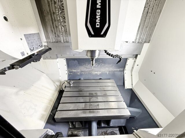 Pionowe centrum obróbcze CNC DMG MORI M1 - Plus - Sinumerik 828D