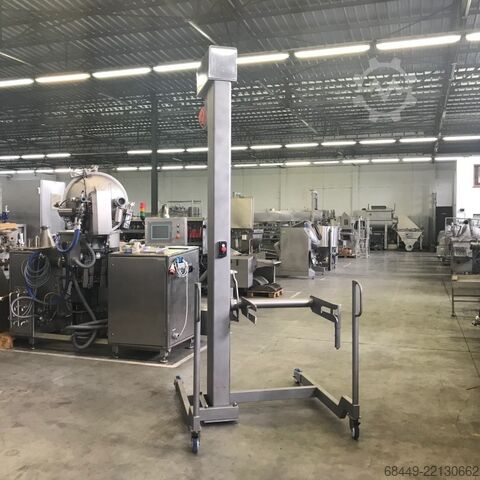 Vleesverwerkingsmachine Barsso mobiele lift voor 200L normwagens