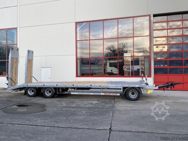 Low loader trailer Möslein T 3-8,20 P VB H1 Blatt  3 Achs Tieflader mit gerader Ladefläche 8,10 m, Neufahrzeug