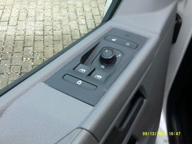 Minibus VOLKSWAGEN T6.1 9-Sitzer lang  1. Hand Klima