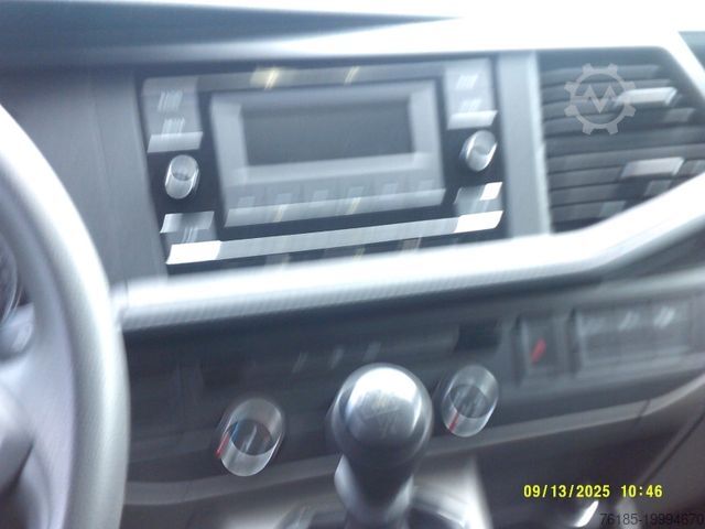 Minibus VOLKSWAGEN T6.1 9-Sitzer lang 1. Hand Klima