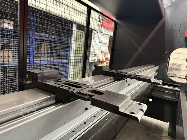 Run press AMADA PROMECAM HFT 130-4