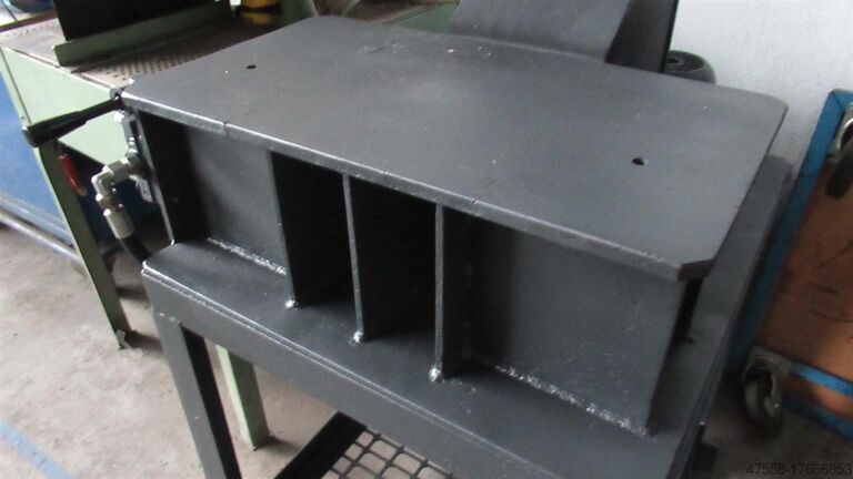 Pers met enkele kolom - hydraulisch EIGENBAU