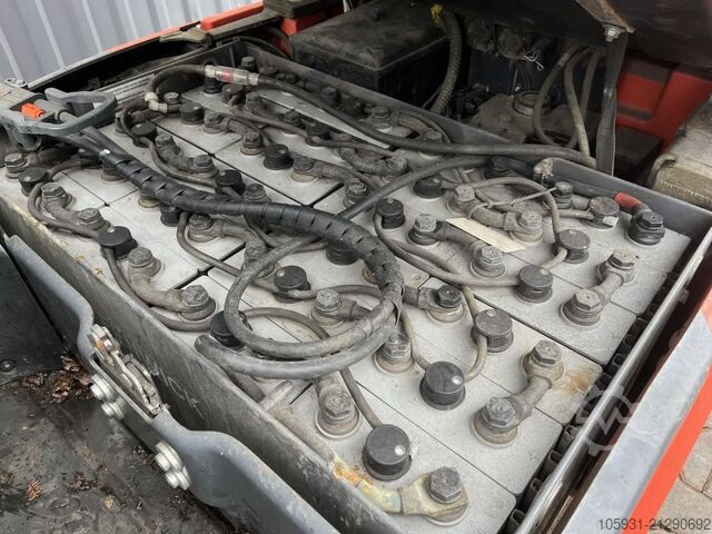 Electric 3-wheel forklift Linde E16C-02