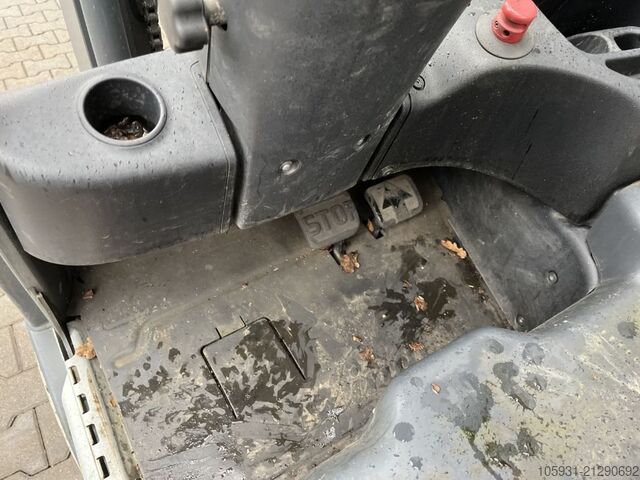 Electric 3-wheel forklift Linde E16C-02