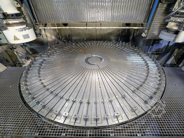 Pionowe precyzyjne centrum szlifierskie CNC KMT LIDKÖPPING VGG 4000