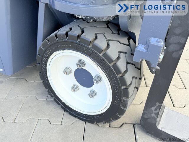 Fyrvägstruck Combilift CB2500 GAS TRIPLEX 4900 FORK POSITIONER