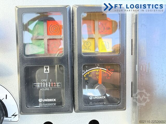 Fyrvägstruck Combilift CB2500 GAS TRIPLEX 4900 FORK POSITIONER