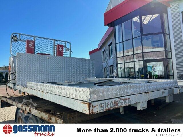 Camion plateau  BMI Pritschenaufbau mit Staukästen