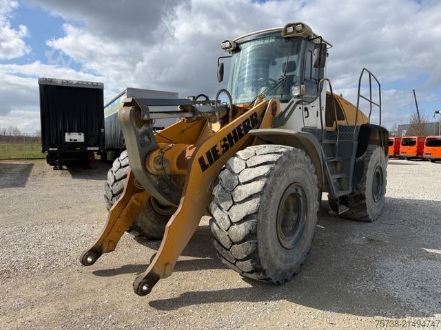 Chargeuse sur pneus LIEBHERR L580 Radlader