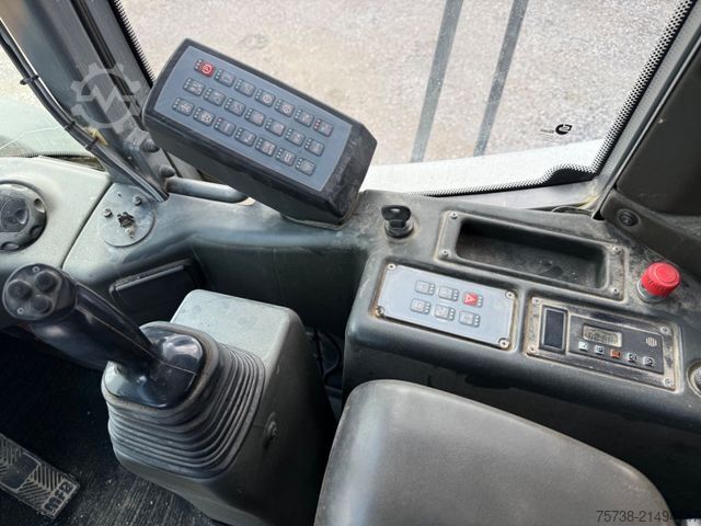 Chargeuse sur pneus LIEBHERR L580 Radlader