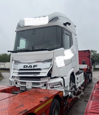 Standard dragbil DAF XG + 480 FT beschädigt / damaged