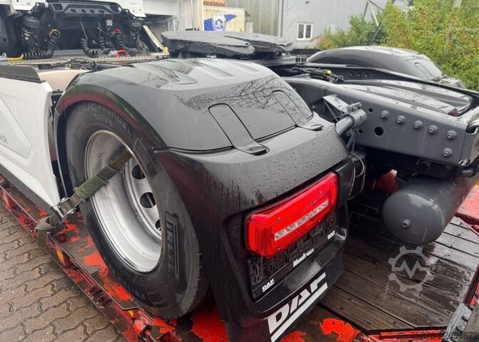 Standard dragbil DAF XG + 480 FT beschädigt / damaged