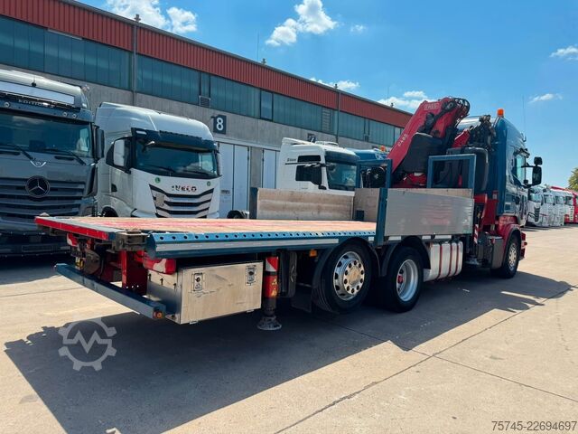 Camión de plataforma SCANIA R 490 * RETARDER * FASSI 14 M * LENK/LIFTACHSE *