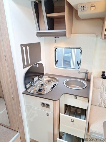 Halvintegrerad husbil BÜRSTNER Limited T 727 G