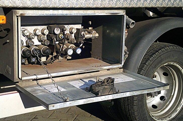 Plate-forme élévatrice sur camion Multitel MT162EX