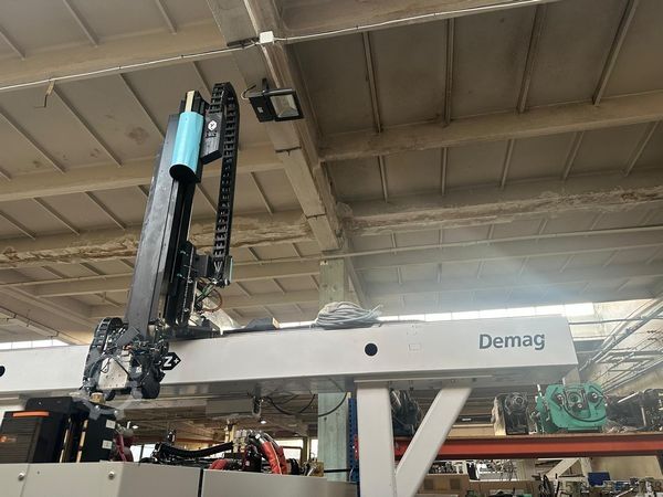 Máquina de moldagem por injeção Sumitomo Demag Demag Systec 350/720-2300