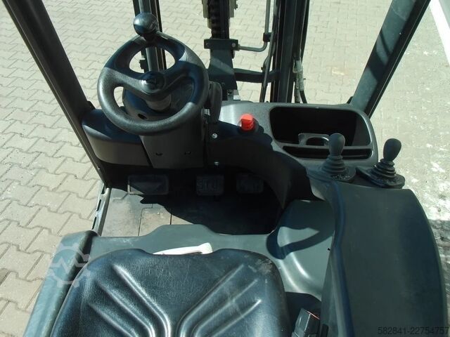 Carrello elevatore elettrico a 3 ruote LINDE E 15 - 01
