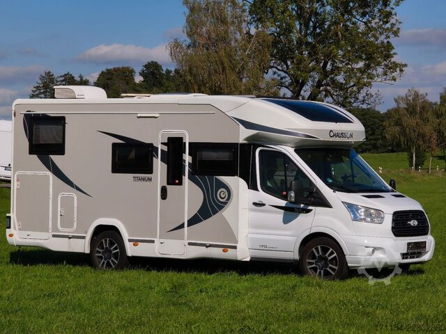 Half-integraal camper CHAUSSON titanium 767 GA Automatik, Hubbett und Längsbett
