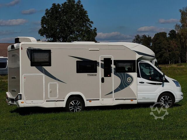 Half-integraal camper CHAUSSON titanium 767 GA Automatik, Hubbett und Längsbett
