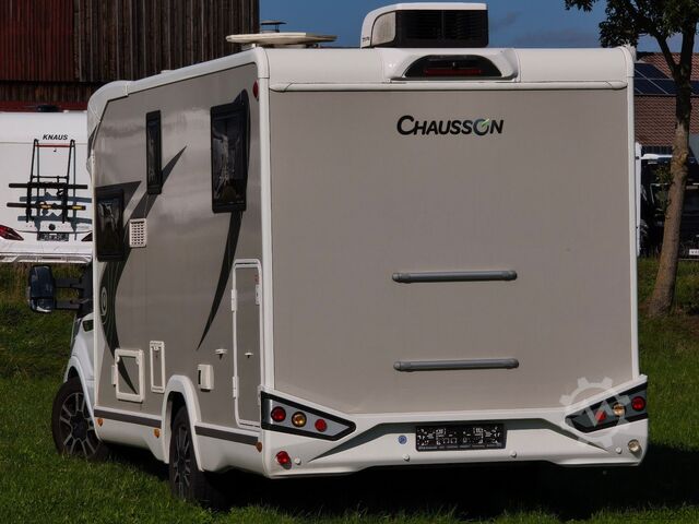 Half-integraal camper CHAUSSON titanium 767 GA Automatik, Hubbett und Längsbett