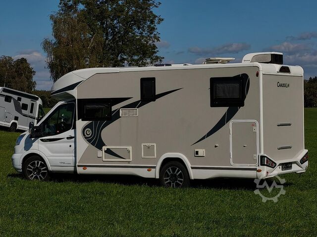 Half-integraal camper CHAUSSON titanium 767 GA Automatik, Hubbett und Längsbett
