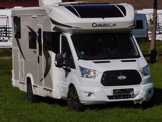 Half-integraal camper CHAUSSON titanium 767 GA Automatik, Hubbett und Längsbett