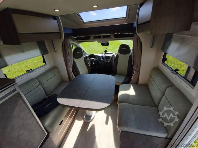 Half-integraal camper CHAUSSON titanium 767 GA Automatik, Hubbett und Längsbett