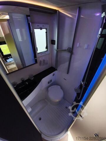 Half-integraal camper CHAUSSON titanium 767 GA Automatik, Hubbett und Längsbett