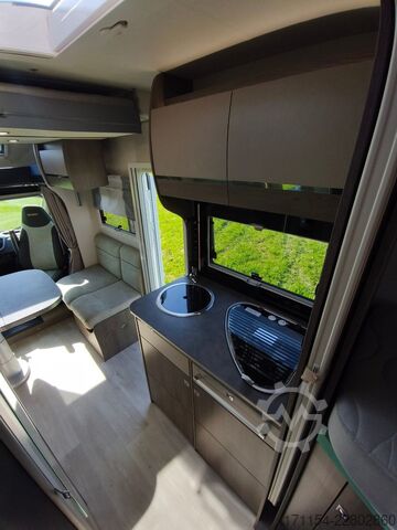 Half-integraal camper CHAUSSON titanium 767 GA Automatik, Hubbett und Längsbett