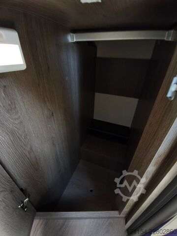Half-integraal camper CHAUSSON titanium 767 GA Automatik, Hubbett und Längsbett