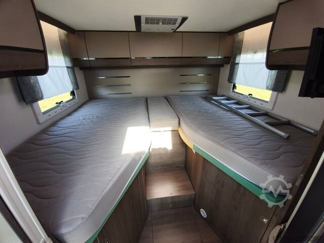 Half-integraal camper CHAUSSON titanium 767 GA Automatik, Hubbett und Längsbett