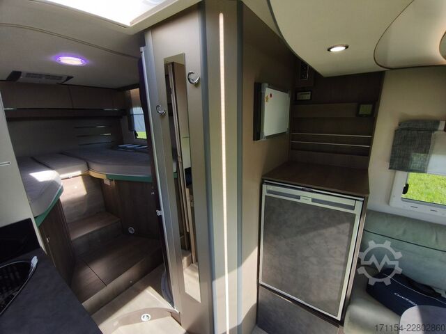 Half-integraal camper CHAUSSON titanium 767 GA Automatik, Hubbett und Längsbett