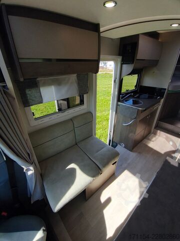 Half-integraal camper CHAUSSON titanium 767 GA Automatik, Hubbett und Längsbett