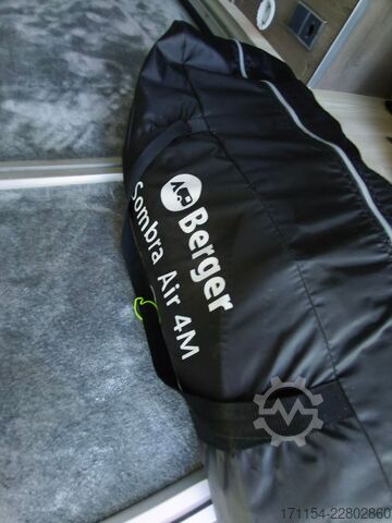 Half-integraal camper CHAUSSON titanium 767 GA Automatik, Hubbett und Längsbett