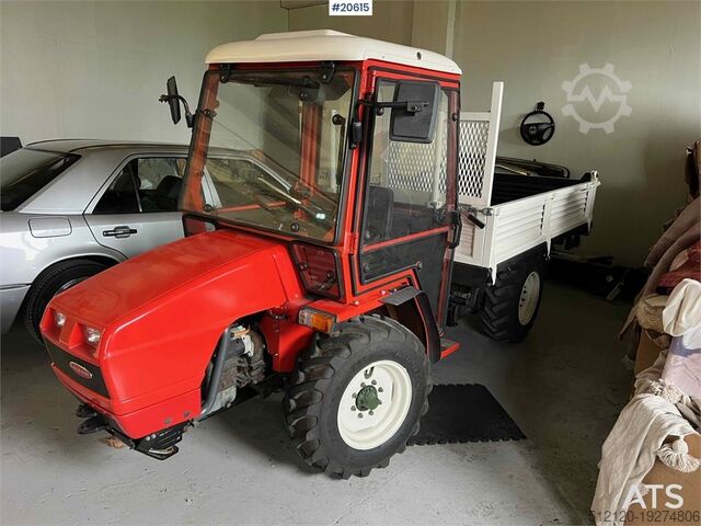 Kiepwagen Goldoni Transcar 33RS 4x4 w/ 3 way tipper and Meredith and