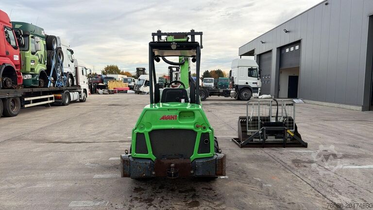 Mini loader Avant 745 TDL (BELGIAN MACHINE / TOP CONDITION / 4X4 ...