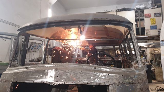 Microbuz MERCEDES-BENZ Vorgänger Sprinter O 319 Samba mit Faltdach AC