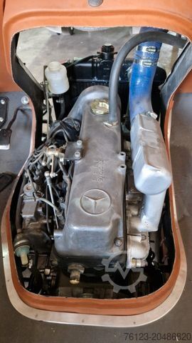 Microbuz MERCEDES-BENZ Vorgänger Sprinter O 319 Samba mit Faltdach AC