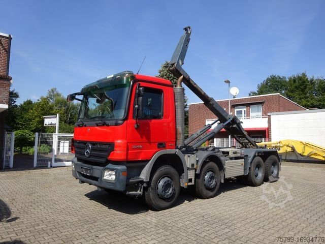 Kampós konténerszállító teherautó MERCEDES-BENZ 3246 Actros Abroller K45 8x4 Knickhacken