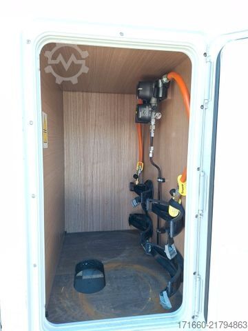 Ημιενσωματωμένο αυτοκινούμενο τροχόσπιτο CARADO T 334 *Hubbett*NAVI*RFK*