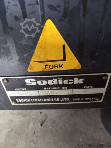 Máquina de erosão por fio (wire EDM) Sodick AQ325L