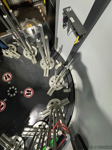 Manipulační robot pro CNC frézku Halter CNC Automation Millstacker Premium 25