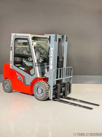 Μπροστινός φορτωτής ντίζελ Heli CPCD25-G3- Diesel - KUBOTA - 2,5t 4,7m - Garantie