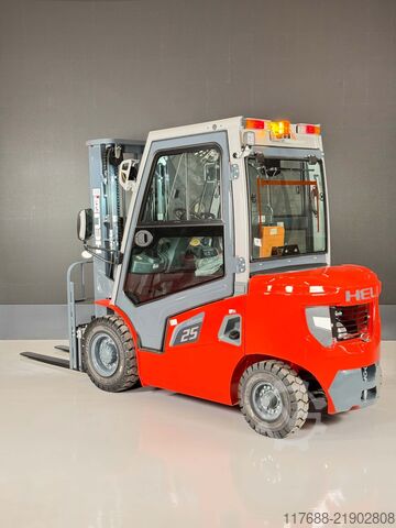 Μπροστινός φορτωτής ντίζελ Heli CPCD25-G3- Diesel - KUBOTA - 2,5t 4,7m - Garantie