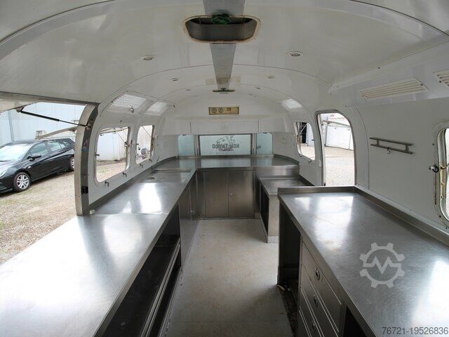 Salgstrailer Airstream Land Yacht Sovereign Catering + Foodtrailer
