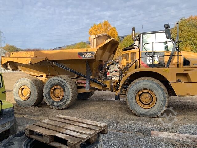 Kloubový sklápěč Caterpillar 735B