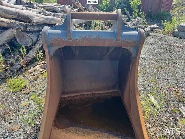 Spade Ema Grave bucket w/ S70 attachment