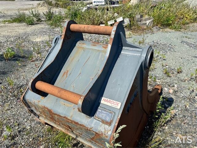 Spade Ema Grave bucket w/ S70 attachment