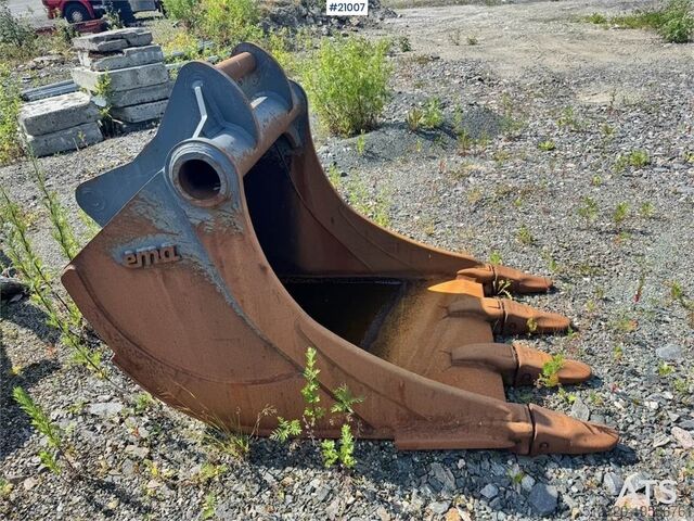 Spade Ema Grave bucket w/ S70 attachment